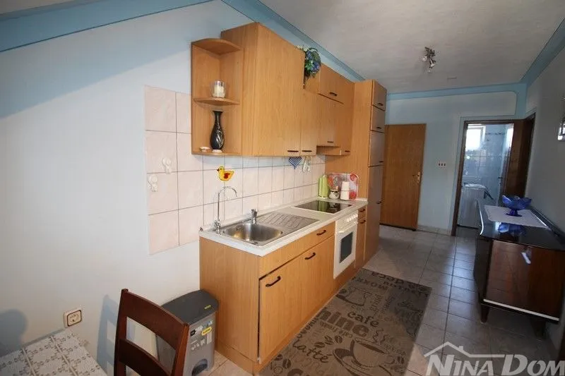 lijepo uređena nekretnina, s dva stana , garaža s okućnicom - slika 12