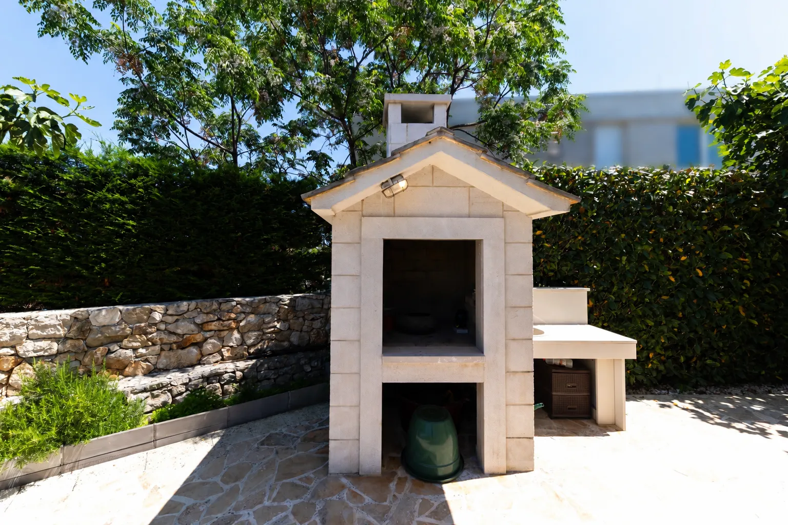 luksuzna villa u 1. redu do mora – sutomišćica, otok ugljan - slika 8