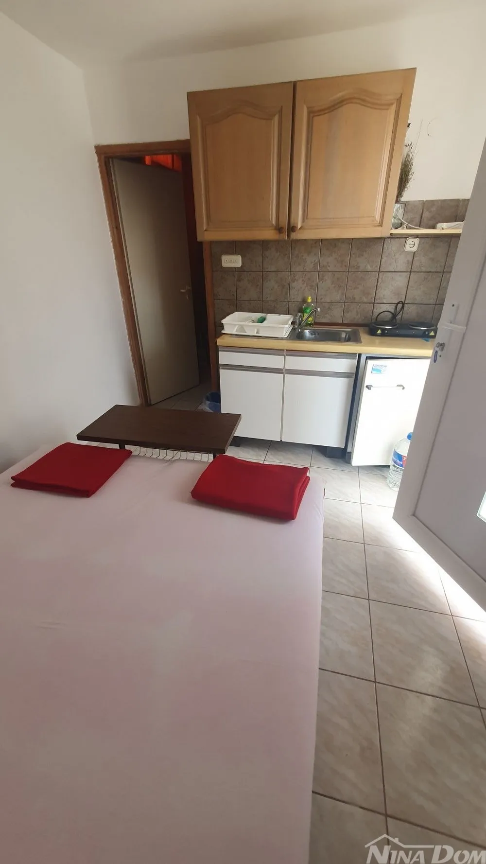 nekretnina idealna za turizam, svaki apartman svoj poseban ulaz. - slika 15