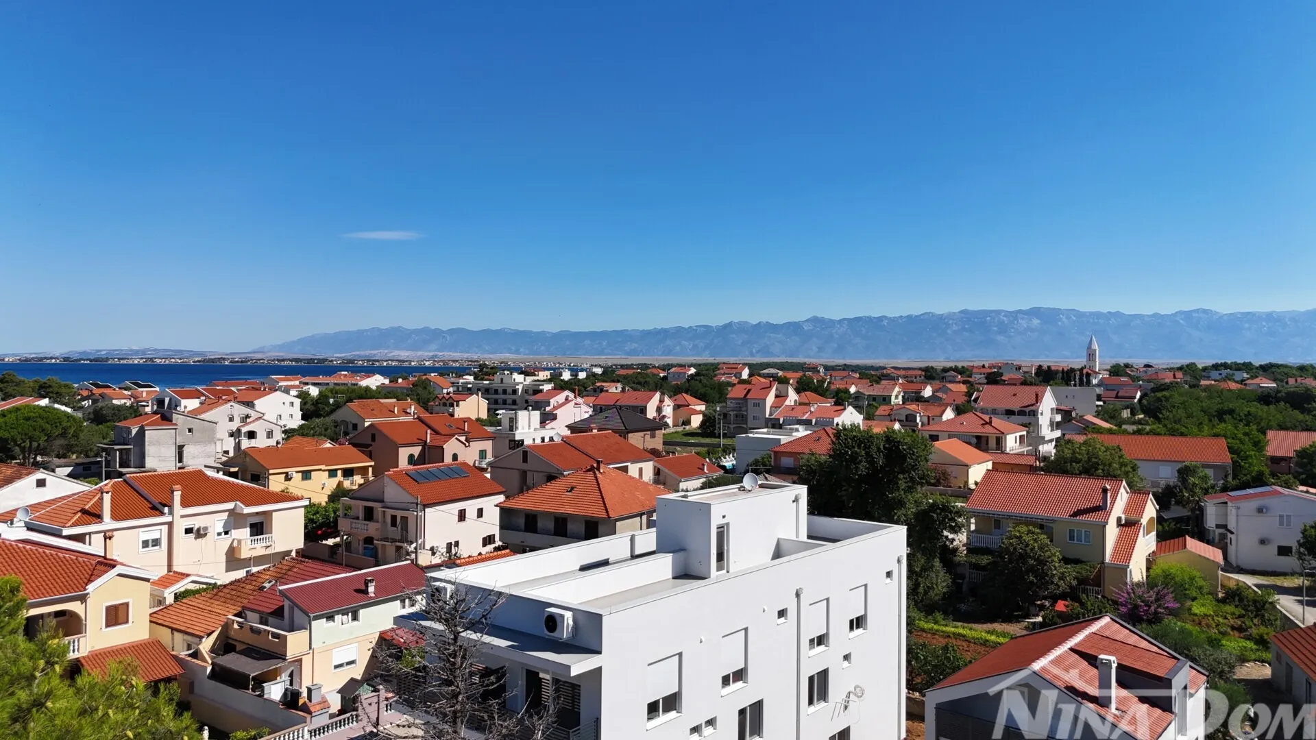 luksuzan trosoban stan s velikom okučnicom i bazenom i 100 m od mora - slika 5