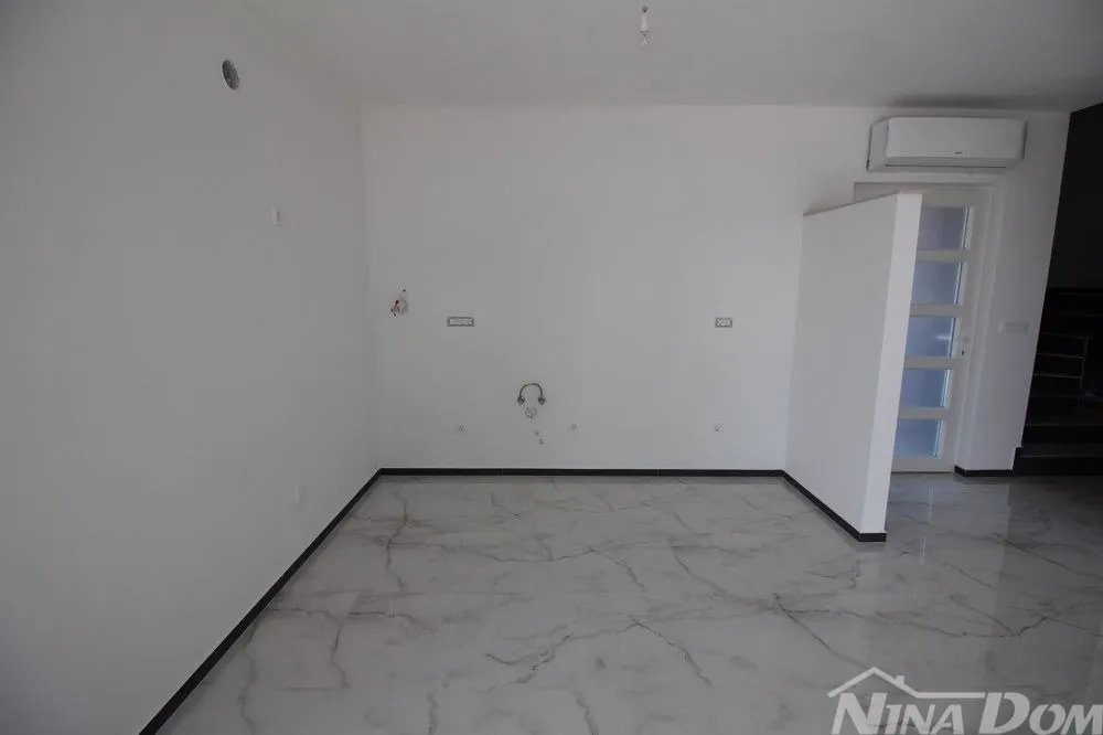 novogradnja , villa s bazenom - slika 9