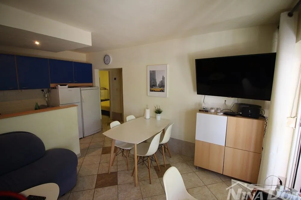 apartmanska kuća s 4 apartmana i građevinskom parcelom 60 met.do mora. - slika 22