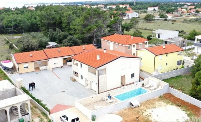 Apartmani s bazenom za turističke namjene - Vir, Vir