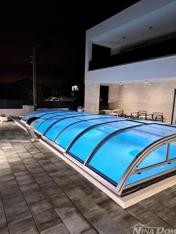 luksuzna vila s bazenom – novogradnja u srcu sukošana - slika 3