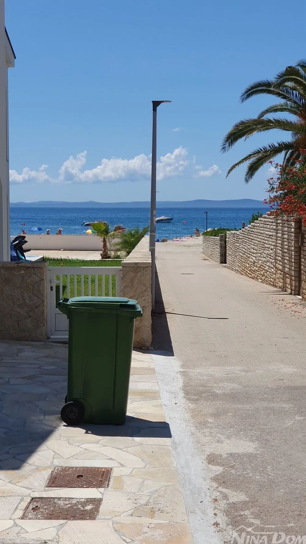 južna strana otoka vira 60 m. do plaže priključak vode i kanalazacije. - slika 21