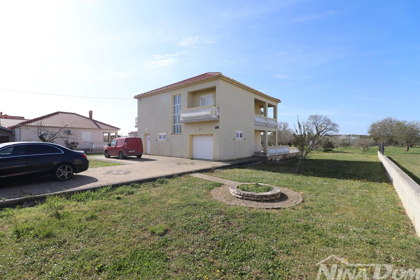 kuća prodaja grbe 252 m2 - slika 3