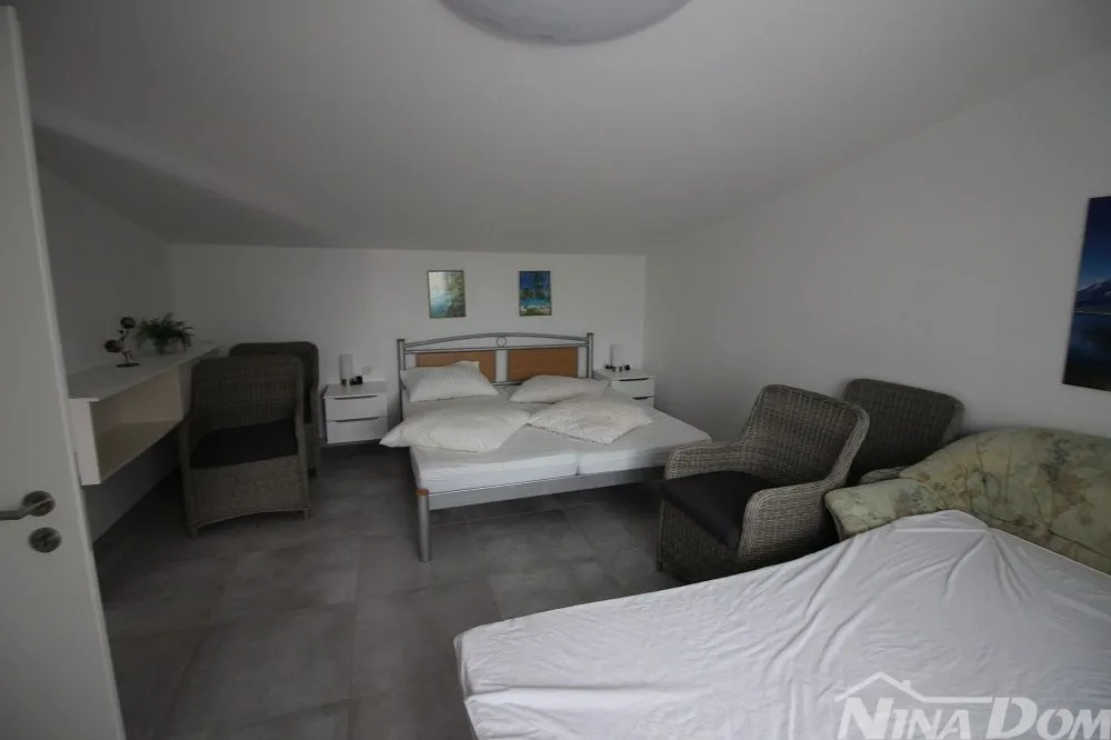 južna strana otoka vira 4 apartmana i pomoćni objekt, 260 do mora. - slika 24
