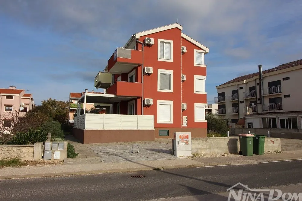 apartman na lijepoj lokaciji s dva parkirna mjesta i podrumom. - slika 12
