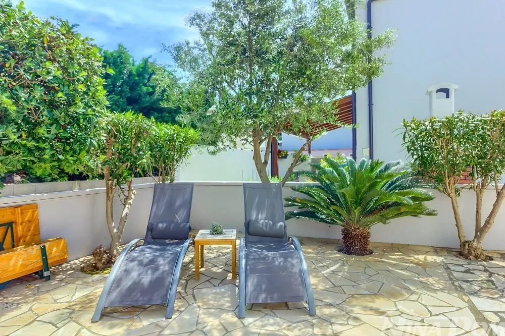 apartmanska kuća s 4 stambene jedinice, 140 met. do plaže prezida - slika 4