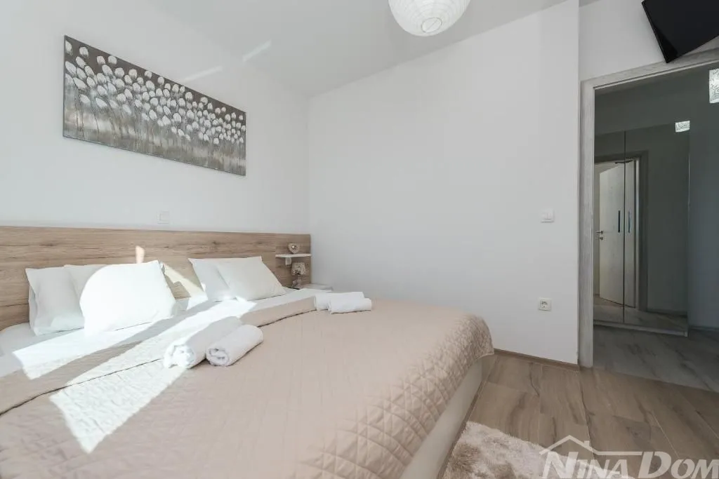 villa u centru vira luksuzno opremljena s bazenom i krovnom, terasom - slika 14