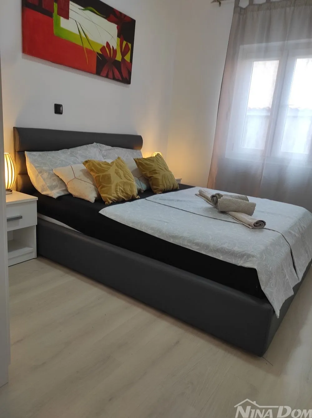 nekretnina s 4 apartmana, krovna terasa s pogledom na more i velebit. - slika 9