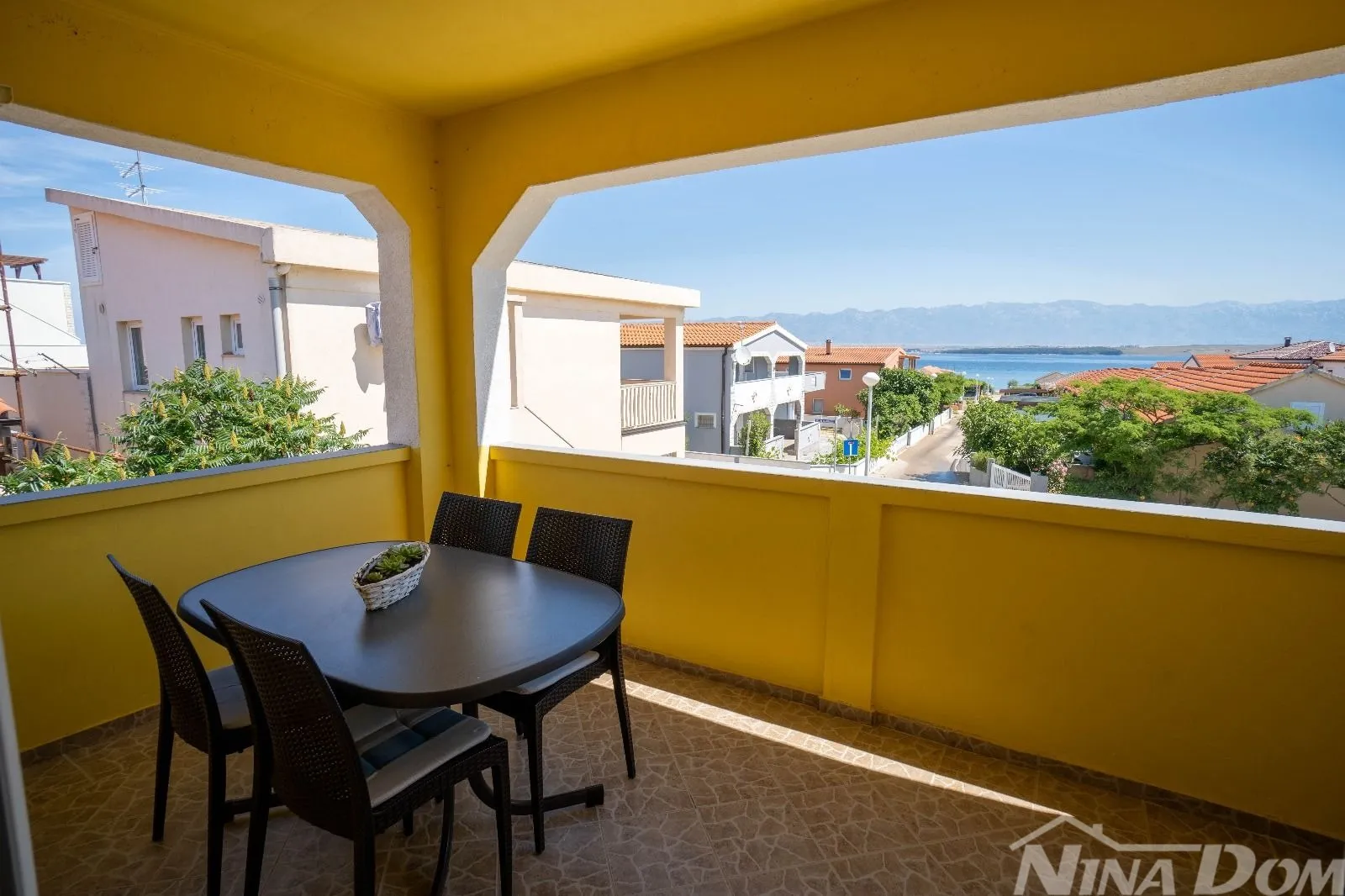 apartmanska kuća s prostranom okućnicom. - slika 21