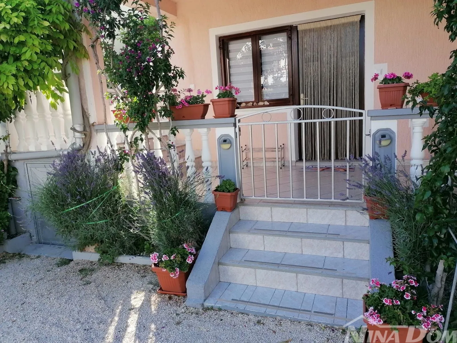 kuća s dva stana, južna strana otoka vira 120 met. do mora - slika 24