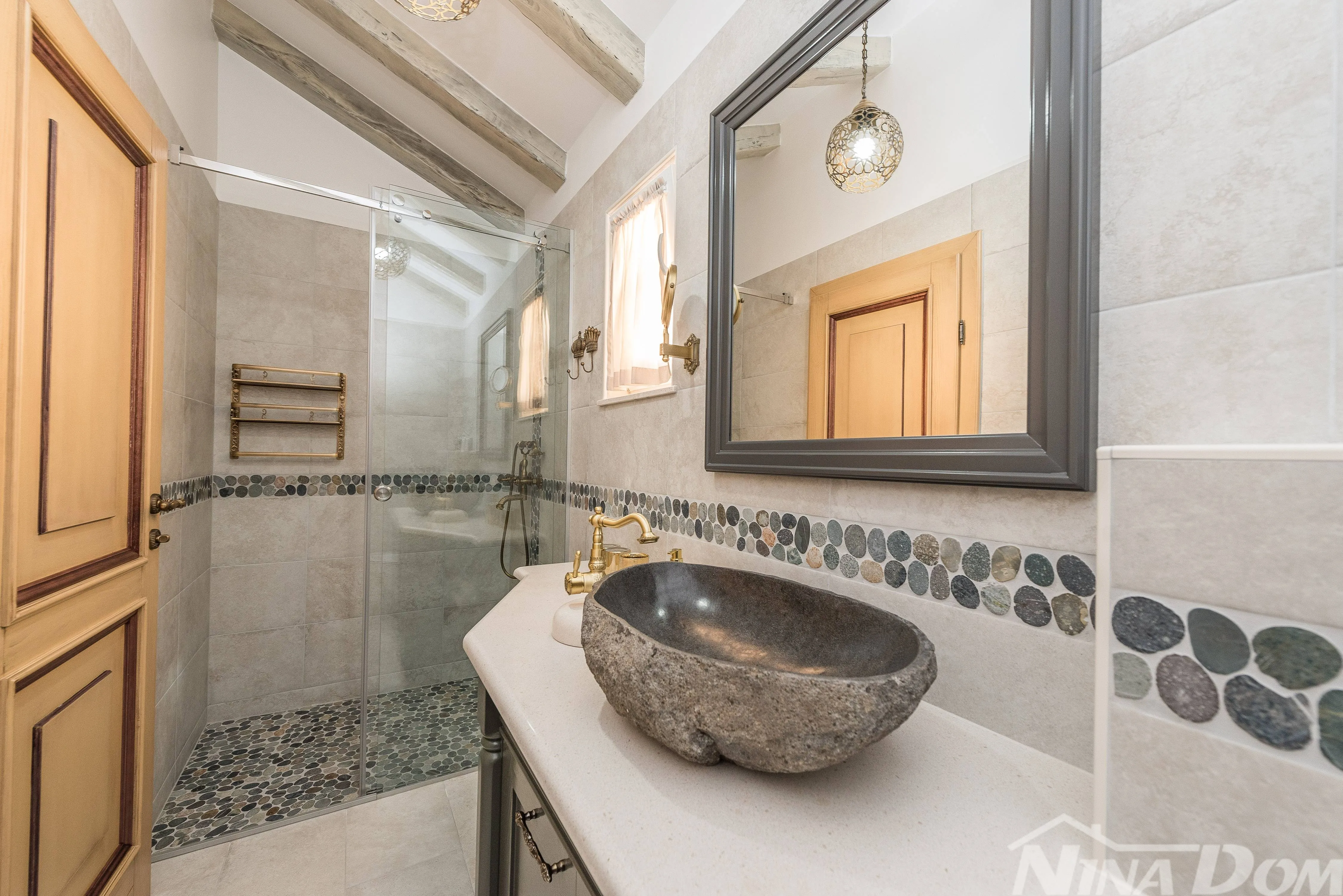 luksuzna villa s bazenom i teniskim terenom - slika 15
