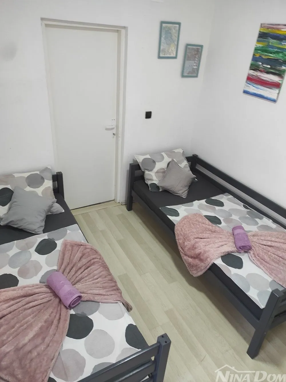 nekretnina s 4 apartmana, krovna terasa s pogledom na more i velebit. - slika 10