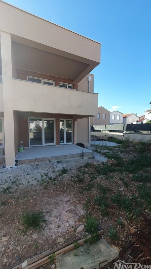 južna strana otoka vira, novogradnja vila s bazenom - slika 14