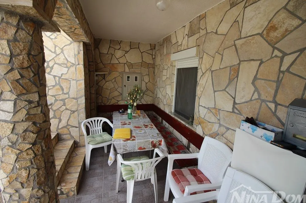 dvojna kuća s dva apartmana 50 metara do mora. - slika 3
