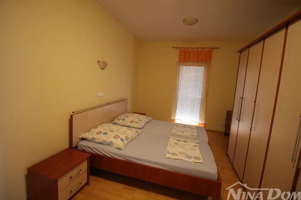 kuća dvojnica, dva velika stana s okućnicom. - slika 8