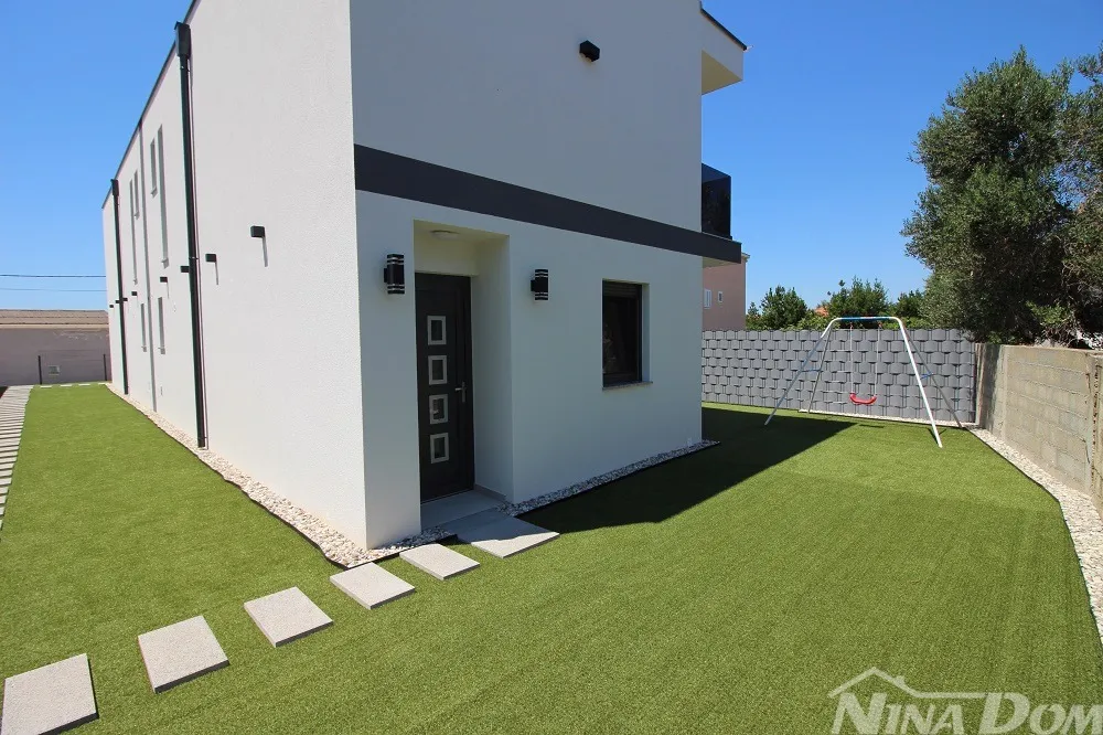 Novogradnja, blizina centra i svih sadržaja s pogledom na more. - Vrsi, Vrsi