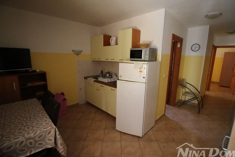 kuća dvojnica s dva lijepa odvojena apartmana 50 metara do mora. - slika 6