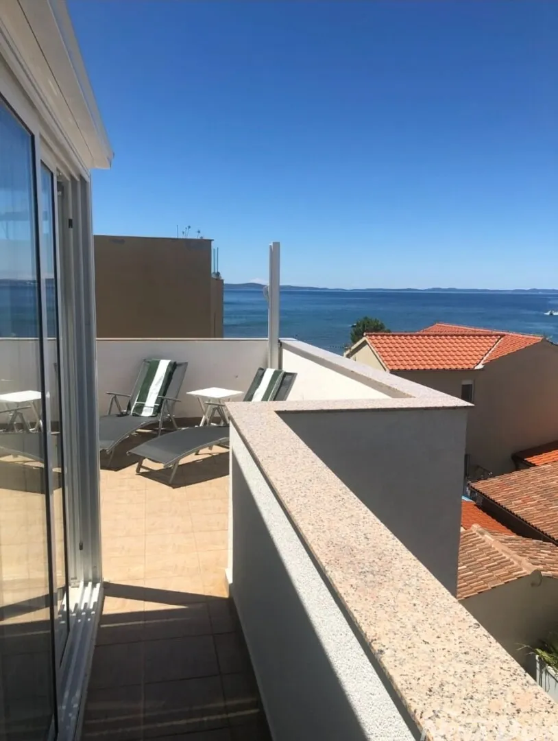 vir dalmacija 60 metara do mora apartman 102 m2 - slika 18