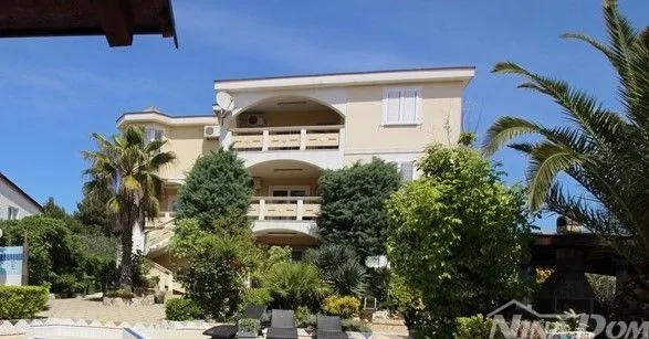 Etažirani apartmani u zgradi, južna strana otoka Vira - Vir, Vir