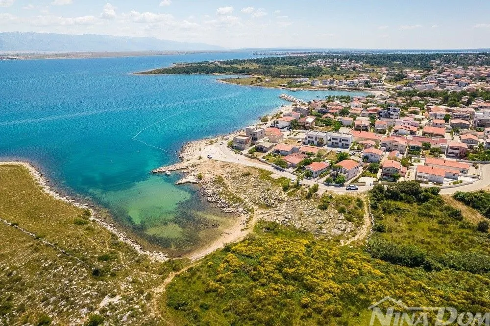 Poljoprivredno zemljište 240 metara od uvale Radnjača. - Vir, Vir
