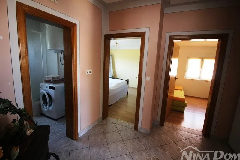 lijepo uređena nekretnina, s dva stana , garaža s okućnicom - slika 33