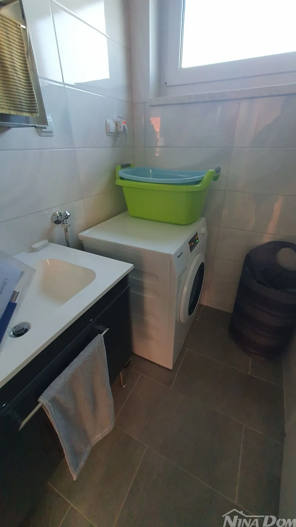 prizemnica s galerijom, garažom i podrumom s lijepim vrtom. - slika 18