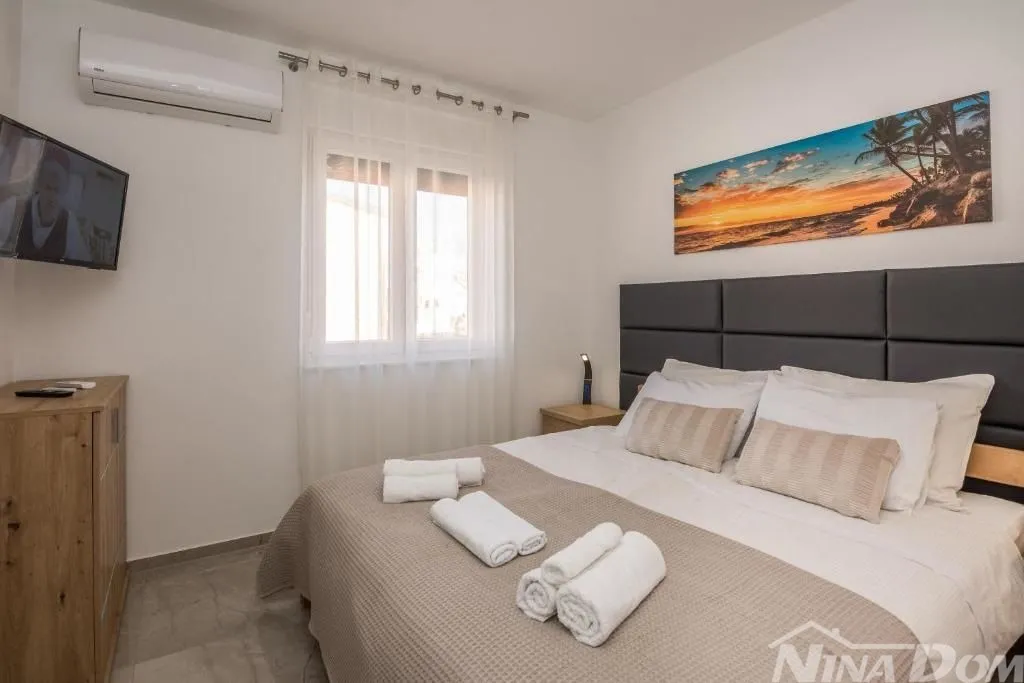 apartmanska kuća 150 metara do mora - slika 13
