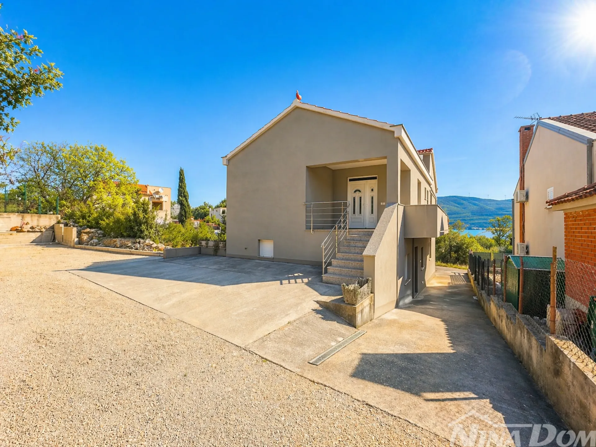 kuća s 4 apartmana+dodatno zemljište–2. red od mora pridraga, hrvatska - slika 3