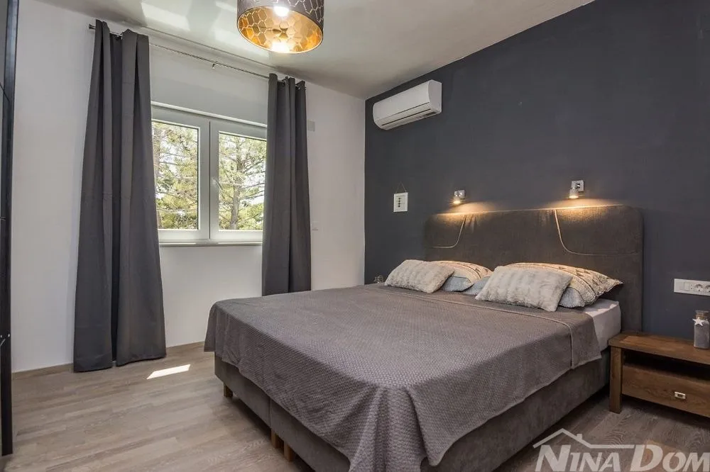villa u blizini centra, opremljena s bazenom i krovnom, terasom - slika 13