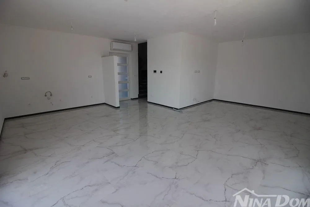 novogradnja , villa s bazenom - slika 8
