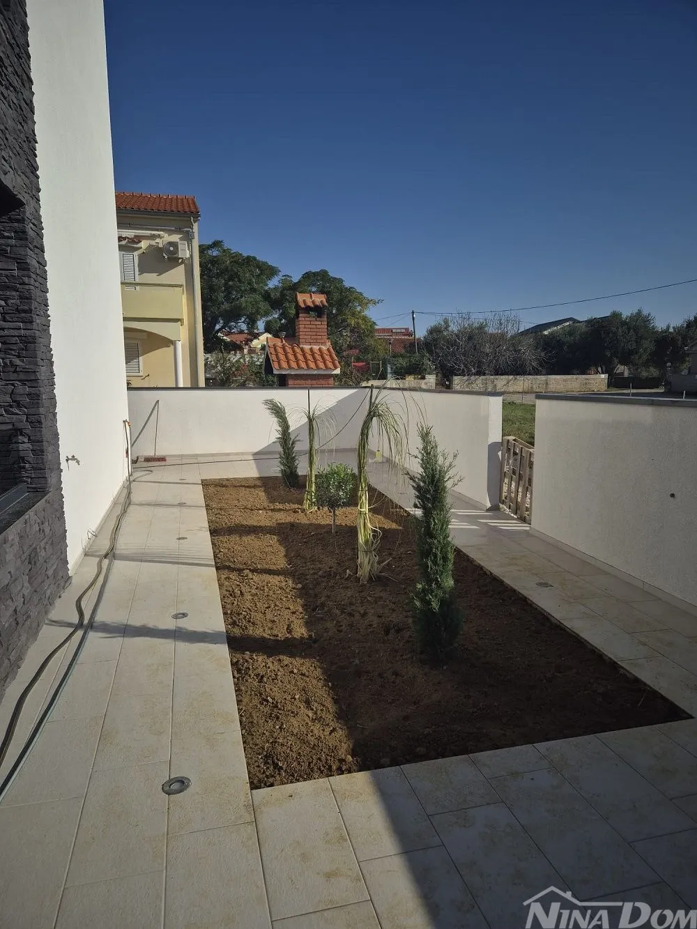 novogradnja, lijepo uređeni apartmani južna strana - slika 18