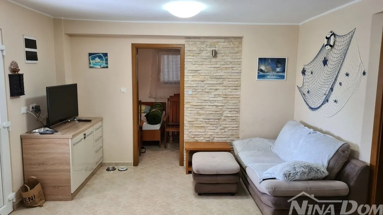 južna strana otoka vira 300 metara od plaže jadro - slika 20