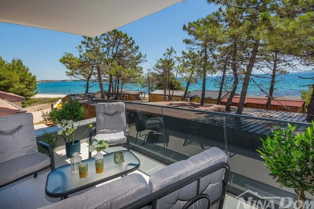 villa u blizini centra, opremljena s bazenom i krovnom, terasom - slika 24