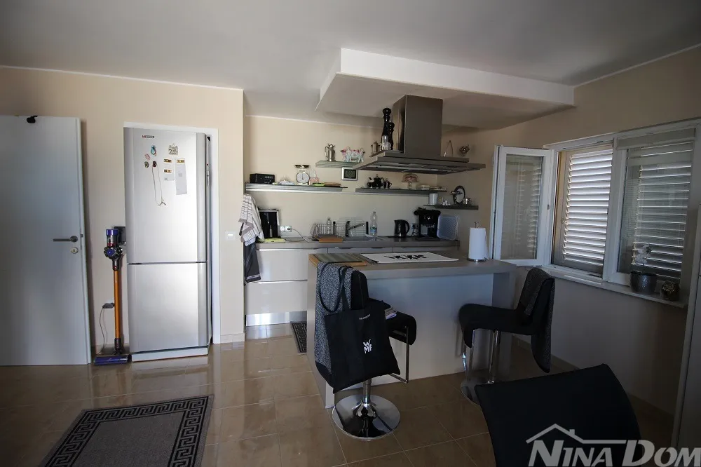 vir dalmacija 60 metara do mora apartman 102 m2 - slika 5