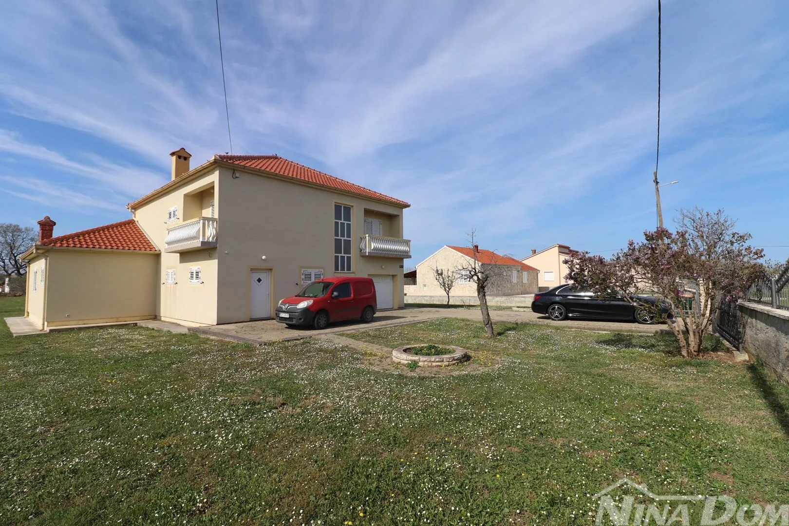 kuća prodaja grbe 252 m2 - slika 9