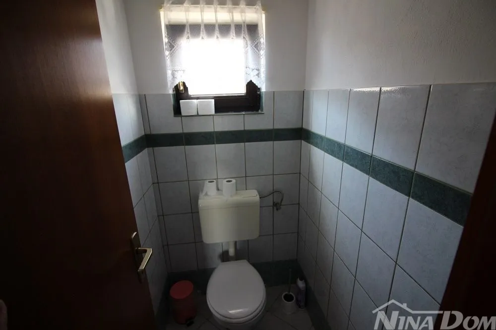 dvojna kuća s dva apartmana 50 metara do mora. - slika 15