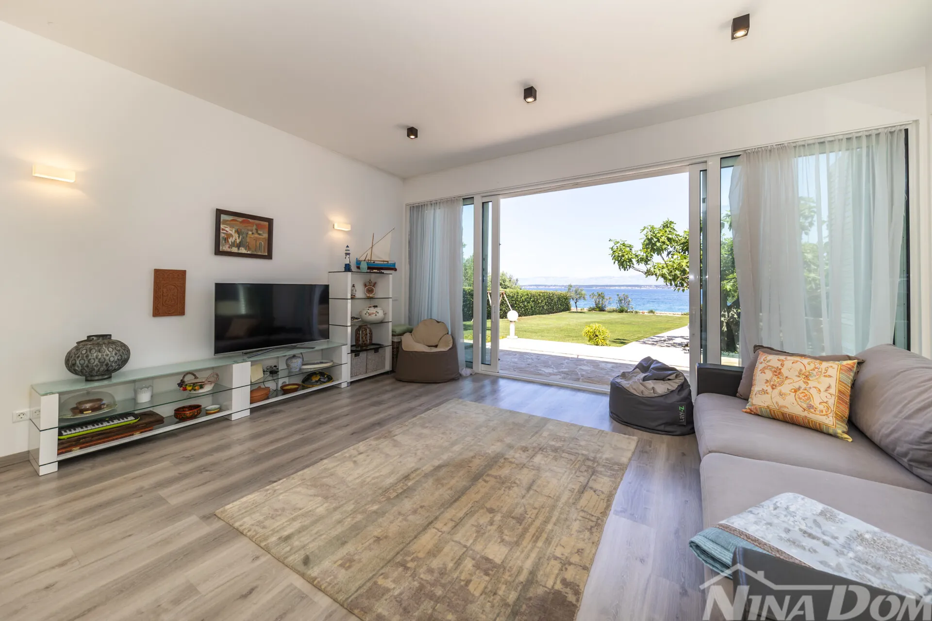 luksuzna villa u 1. redu do mora – sutomišćica, otok ugljan - slika 5