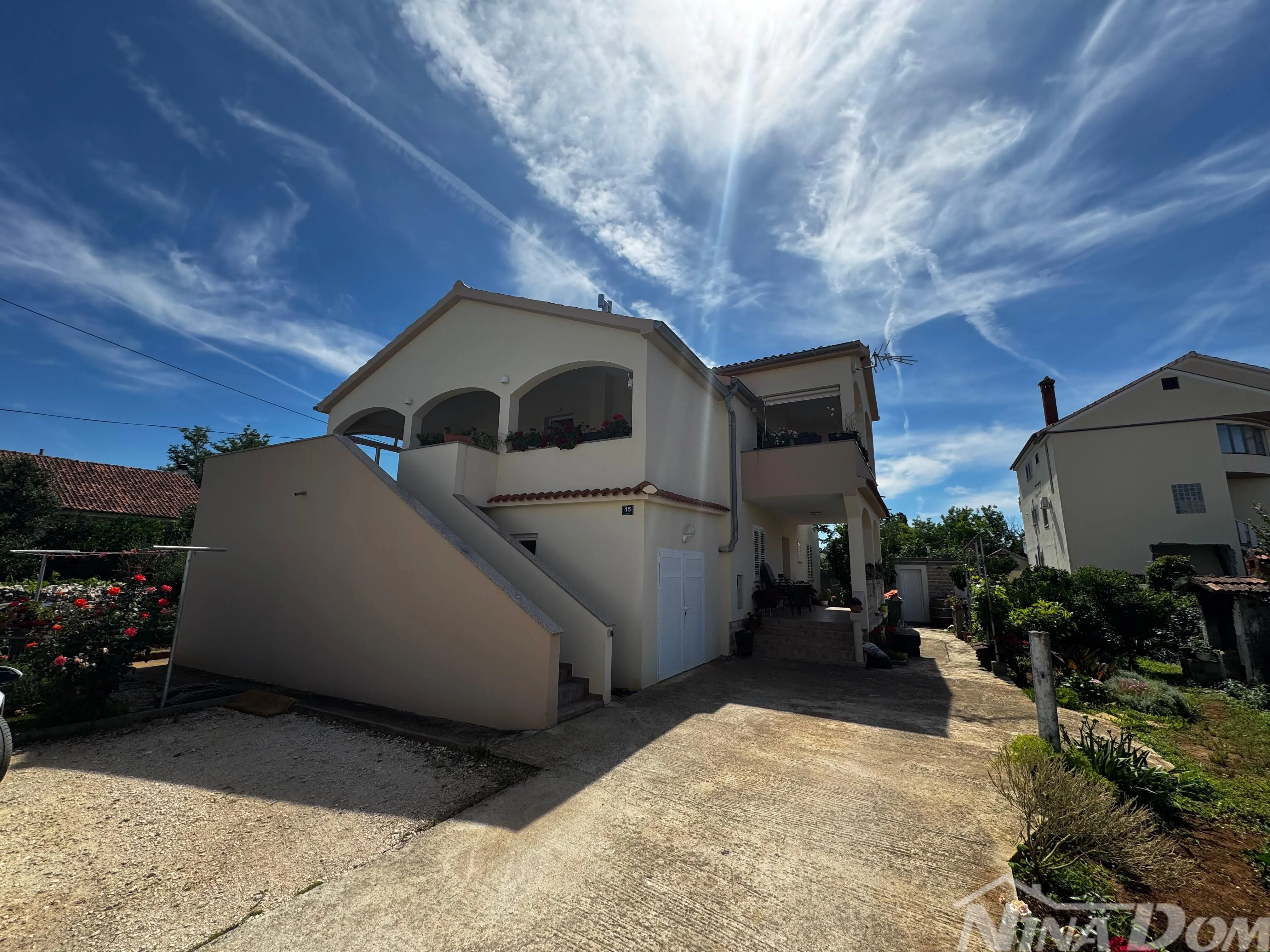 apartmanska kuća privlaka - centar mjesta - 300m od mora - slika 3