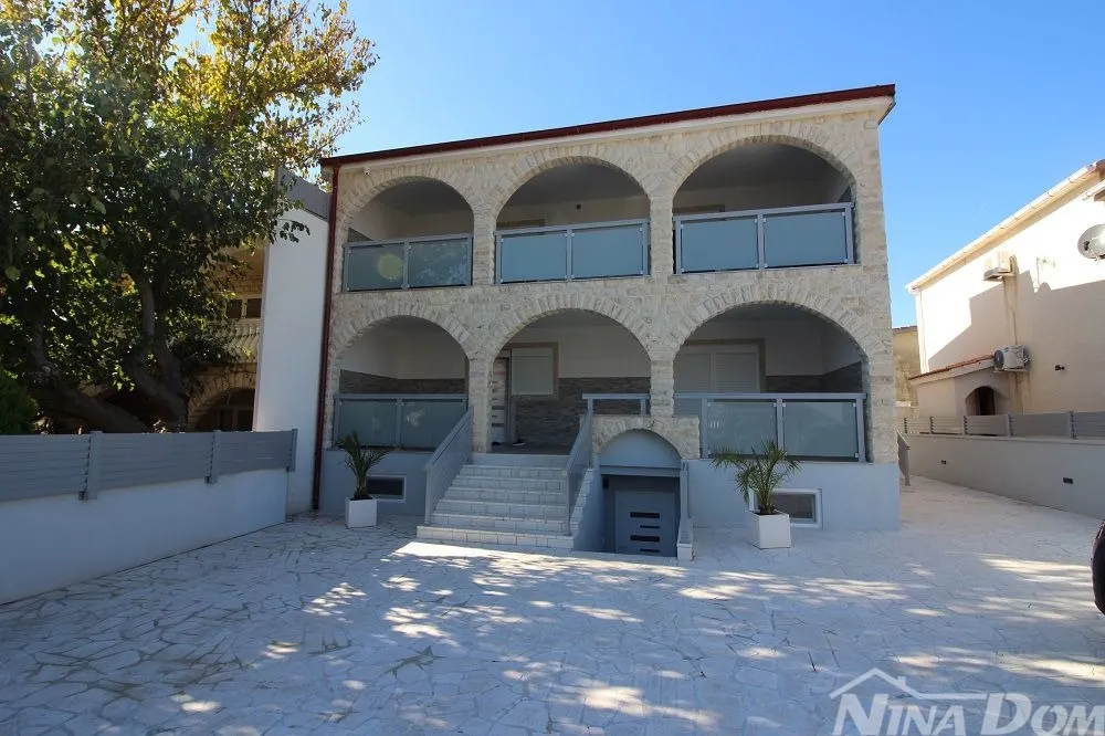 Južna strana otoka Vira apartmanska kuća kompletno renovirana. - Vir, Vir