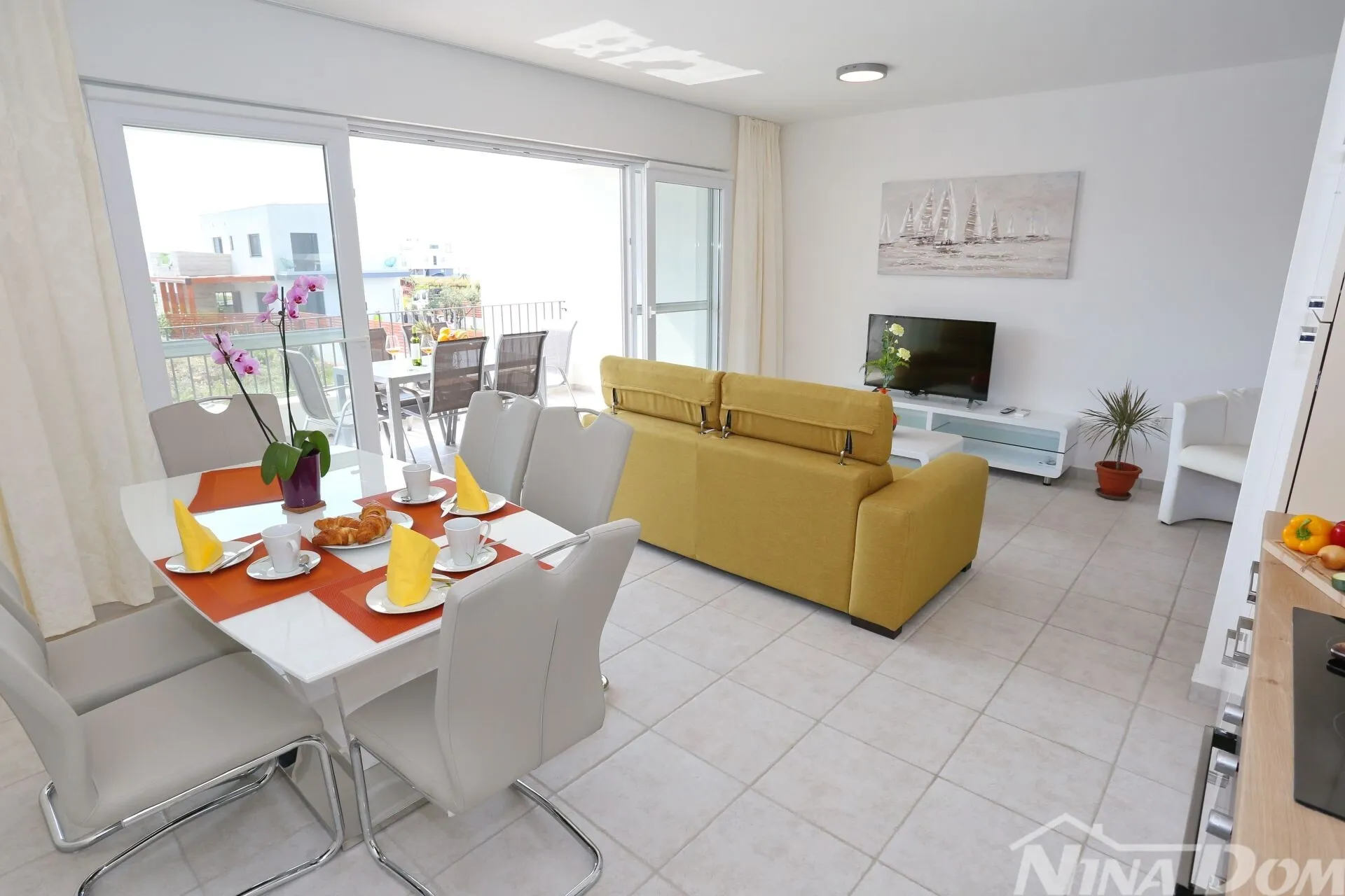 sukošan dvosoban komforan namješten apartman - slika 11