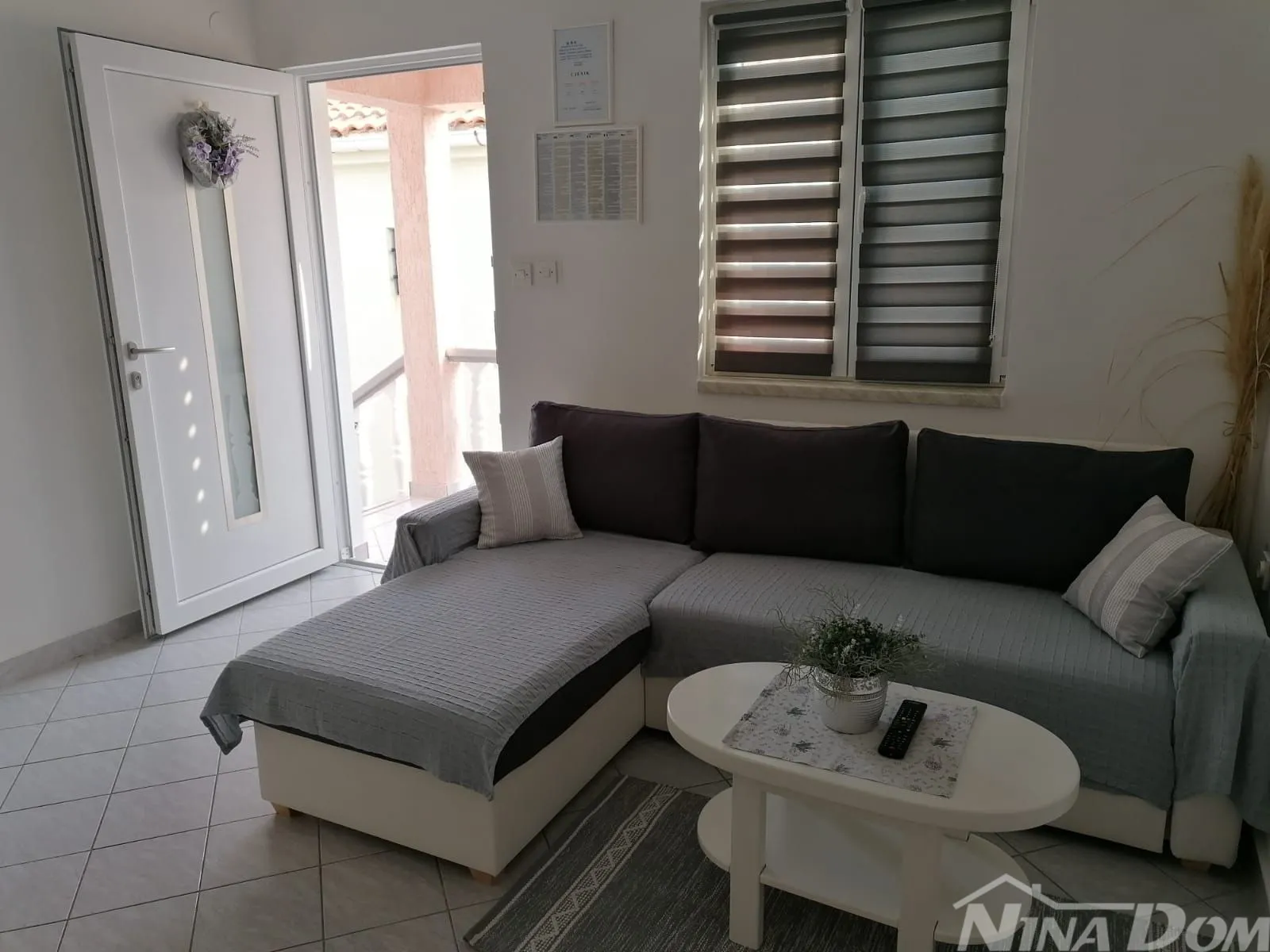 kuća s dva stana, južna strana otoka vira 120 met. do mora - slika 13