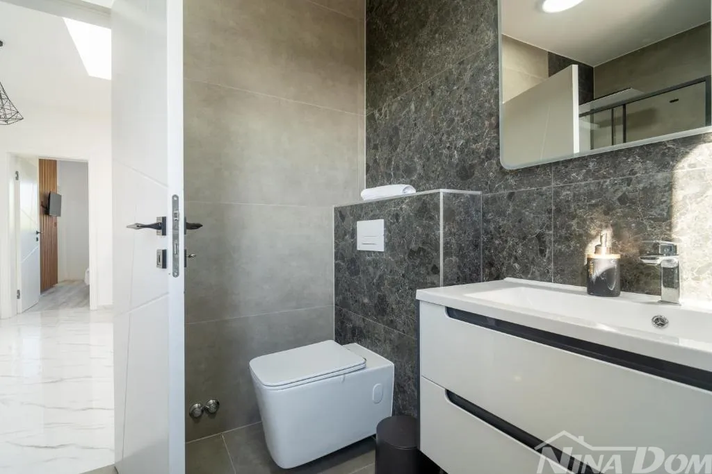 moderna dvojna kuća s bazenom- privlak dalmacija - slika 33