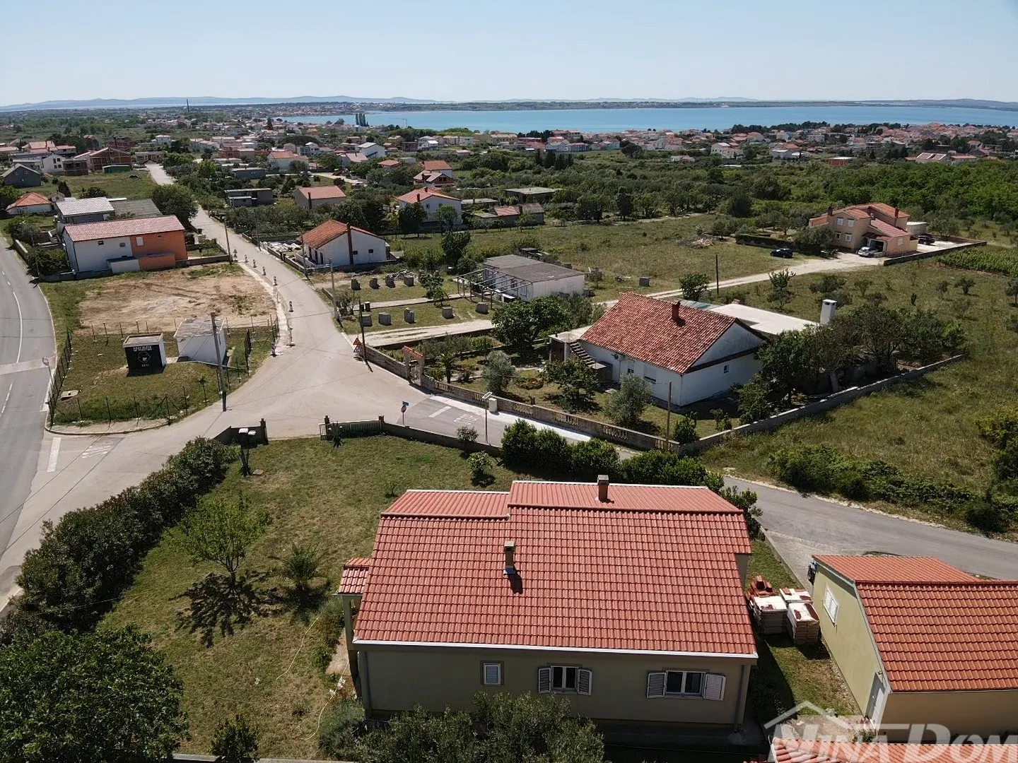 samostojeća kuća u mirnom predjelu vrsi – prostrana okućnica-odmah useljiva! - slika 2