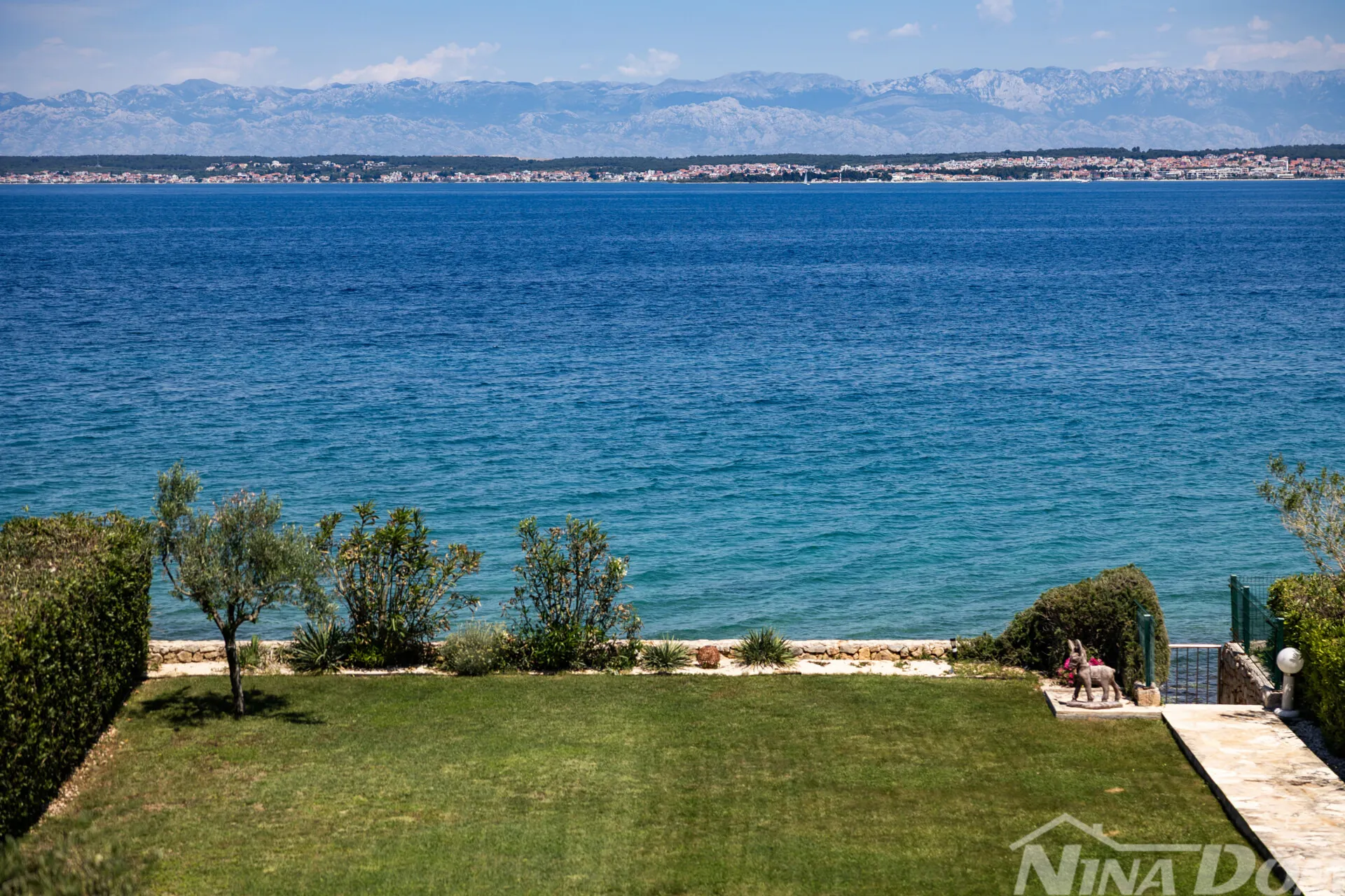 luksuzna villa u 1. redu do mora – sutomišćica, otok ugljan - slika 11