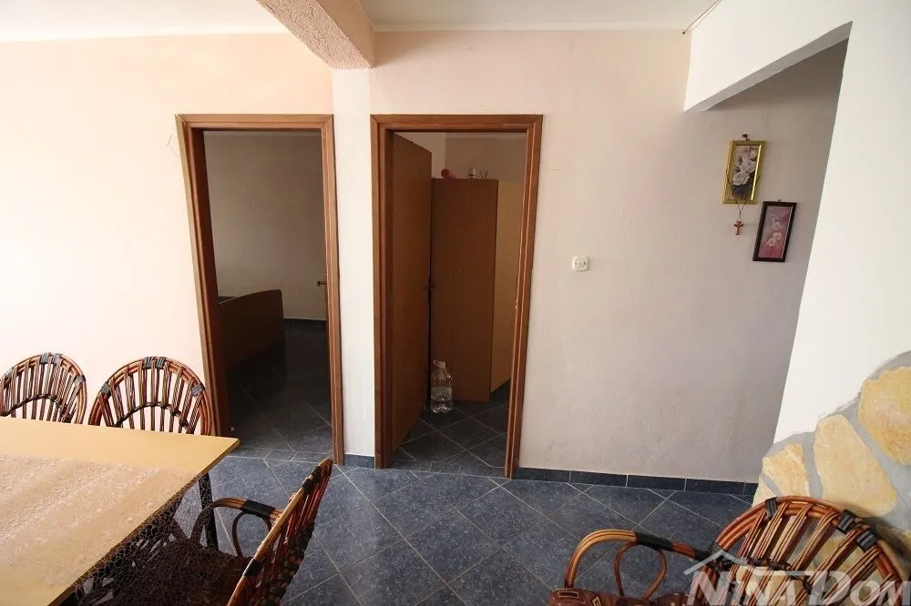 apartman prizemlje s velikom terasom - slika 9