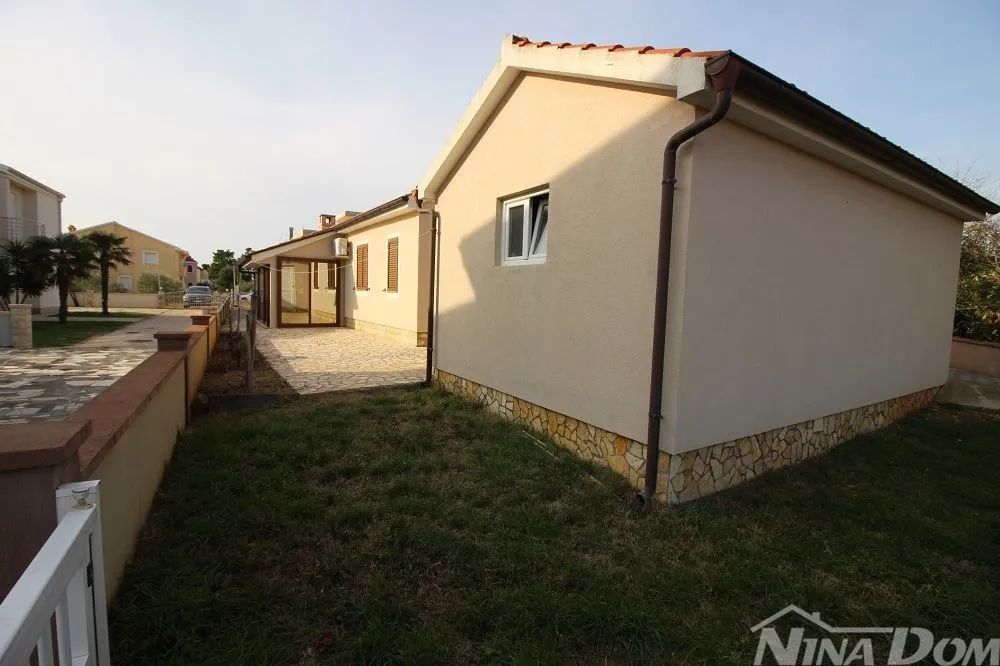 obiteljska nekretnina s garažom i velikom okućnicom 180 m. do mora - slika 15