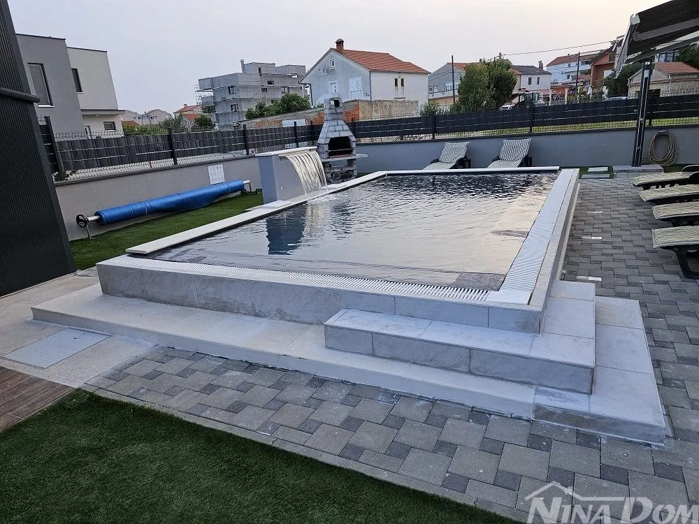 nekretnina s bazenom 250 metara do mora - slika 4